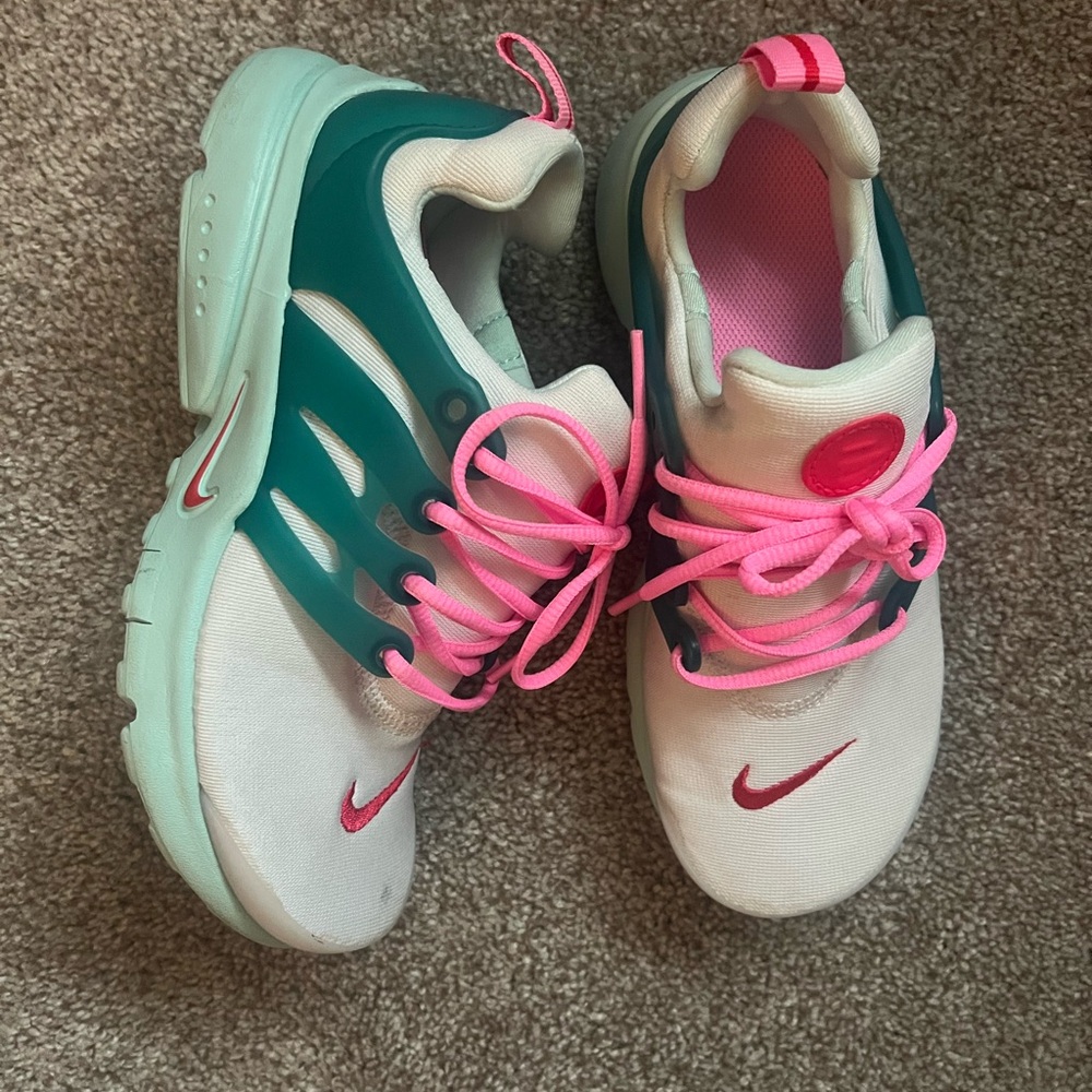 Nike Presto Sneakers with Pink Laces